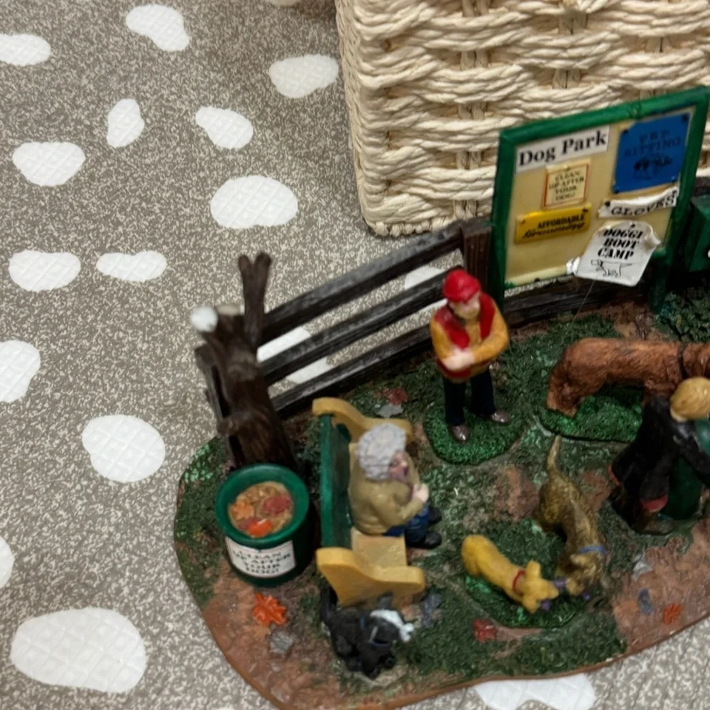 LEMAX Village Collection Dog Park Table Accent 2011 #13910 Retired Christmas